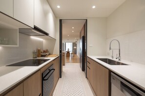 Private kitchen - Chic 2-bedroom apartment with fitness room, WiFi in Thonglor, Bangkok (Krung Thep Maha Nakhon)