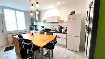 Réfrigérateur, micro-ondes, four, lave-vaisselle