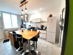 Réfrigérateur, micro-ondes, four, lave-vaisselle