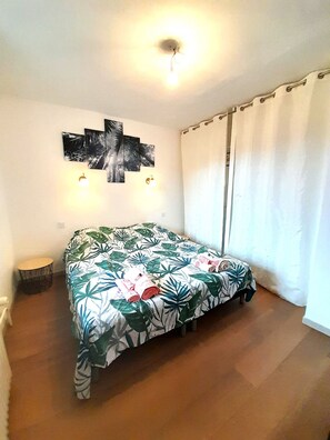 1 bedroom, iron/ironing board, travel cot, free WiFi