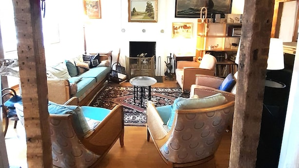 TV, fireplace, books - Chtx, belle maison de ville 4 chb cour privée (Châteauroux)