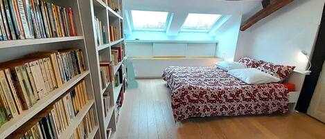 4 bedrooms, iron/ironing board, travel crib, WiFi (free)
