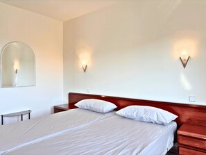 3 bedrooms, WiFi, bed sheets - 8307 - For 6 guests, Begur, house with seaview and private pool. (Begur)