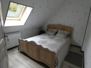 2 chambres, fer et planche à repasser, Wi-Fi gratuit, draps fournis