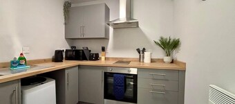 Donnington Apartments - Studio 3