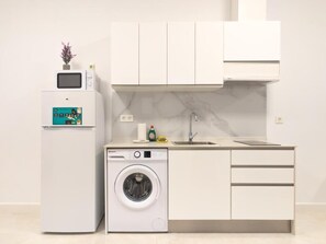 Apartment, City View | Private kitchen