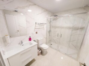 Apartment, City View | Bathroom - Rental San Luis (Seville)