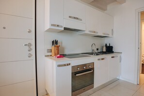 Kühlschrank, Mikrowelle, Ofen, Geschirrspüler