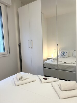 Free WiFi, bed sheets