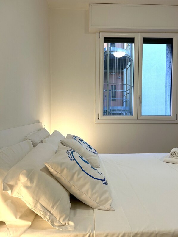 1 quarto, Wi-Fi de cortesia, roupa de cama
