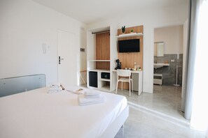 1 habitación, tabla de planchar con plancha, wifi gratis y ropa de cama
