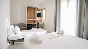 1 bedroom, in-room safe, iron/ironing board, free WiFi