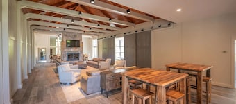 Seasons- 2bed, Ski on/off, clubhouse access