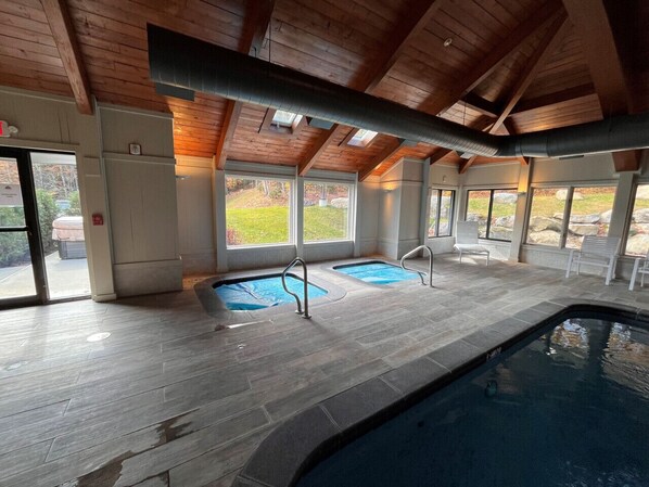 Pool - Seasons- 2bed, Ski on/off, clubhouse access (Dover)