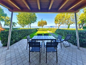 Outdoor dining - SG Luxury - Maison Cécile Gasparina (Castelnuovo del Garda)