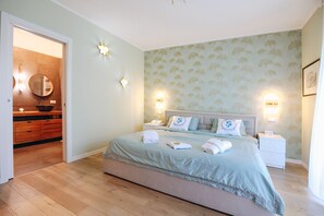 2 bedrooms, iron/ironing board, free WiFi, bed sheets