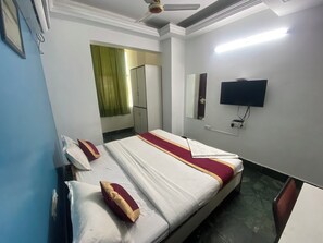 Desk, laptop workspace, free WiFi