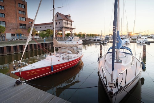 Yachthafen Premium H1-4 - Ferienwohnung am Yachthafen Barth