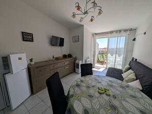 TV - Charming T2 for 4 pers 100m from beach with balcony (Port-la-Nouvelle)