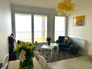 TV - Bright 2-bedroom apartment facing the sea in Saint-Jean-de-Monts (Saint-Jean-de-Monts)