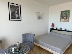 Travel cot, WiFi
