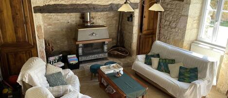 TV, fireplace, DVD player