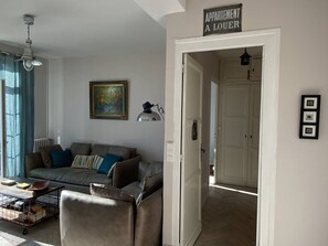 TV - Charming, bright and spacious apartment in central Royan (Royan)