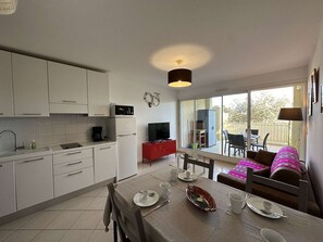 TV - Cozy 2-room apartment with terrace and parking, near beaches (L'Île-Rousse)