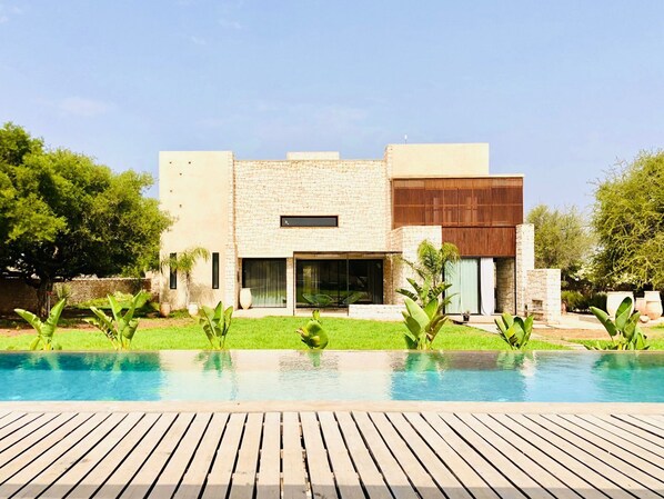 Outdoor pool - Charming Architect villa nestled within the only Argan forrest in the 🌎 (Essaouira)