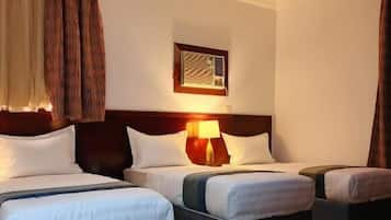 Laptop workspace, blackout curtains, iron/ironing board, free WiFi