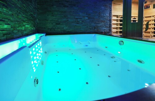 ✨Romantic Night with Balneotherapy & Sauna | Erotic Escape Game Optional ✨