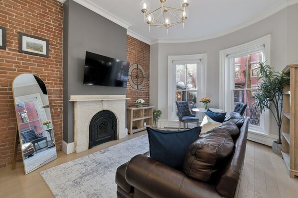 Living area - 2 Bed Luxury Condo in South End near Restaurant Row, (Boston)