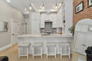 Private kitchen - 2 Bed Luxury Condo in South End near Restaurant Row, (Boston)
