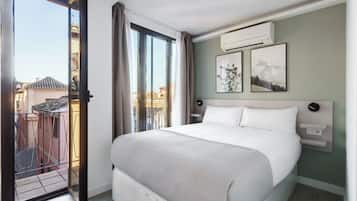 One-Bedroom Comfort Apt with balcony | 1 bedroom, individually decorated, individually furnished, desk