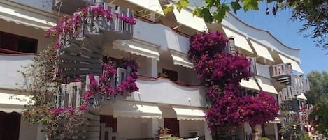 Standard Apartment, 1 Bedroom, Air conditioning, Courtyard View | Garden view