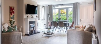 No 1 Killarney Holiday Village! Home for 8!