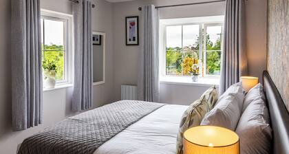 No 1 Killarney Holiday Village! Home for 8!