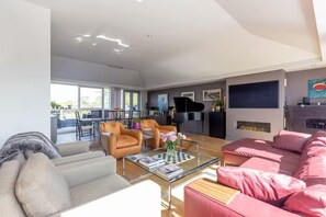 Family Penthouse, City View | Living area | 24-inch flat-screen TV with cable channels - Beautiful Penthouse with terrace (Edinburgh)