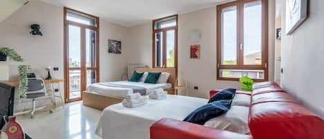 2 habitaciones, tabla de planchar con plancha, wifi y ropa de cama