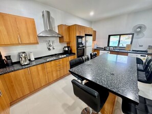 Fridge, microwave, oven, stovetop - Spacious 4/5-Bed Villa with 11m Pool, Gym, Bar & Pool Table – Great Location! (Tambon Hua Hin)