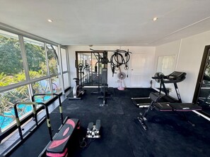 Fitness facility - Spacious 4/5-Bed Villa with 11m Pool, Gym, Bar & Pool Table – Great Location! (Tambon Hua Hin)