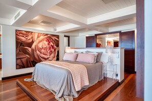 4 bedrooms, desk, iron/ironing board, free WiFi