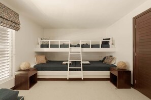 4 bedrooms, iron/ironing board, WiFi, bed sheets