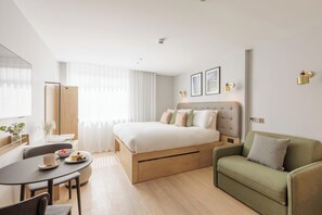 Premium bedding, in-room safe, desk, blackout drapes