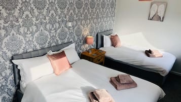 House | 2 bedrooms, iron/ironing board, free WiFi, bed sheets