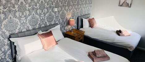 Casa | 2 habitaciones, tabla de planchar con plancha y wifi gratis