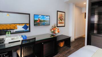 Apartment | In-room safe, blackout curtains, free WiFi