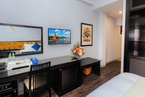 Apartment | In-room safe, blackout drapes, free WiFi