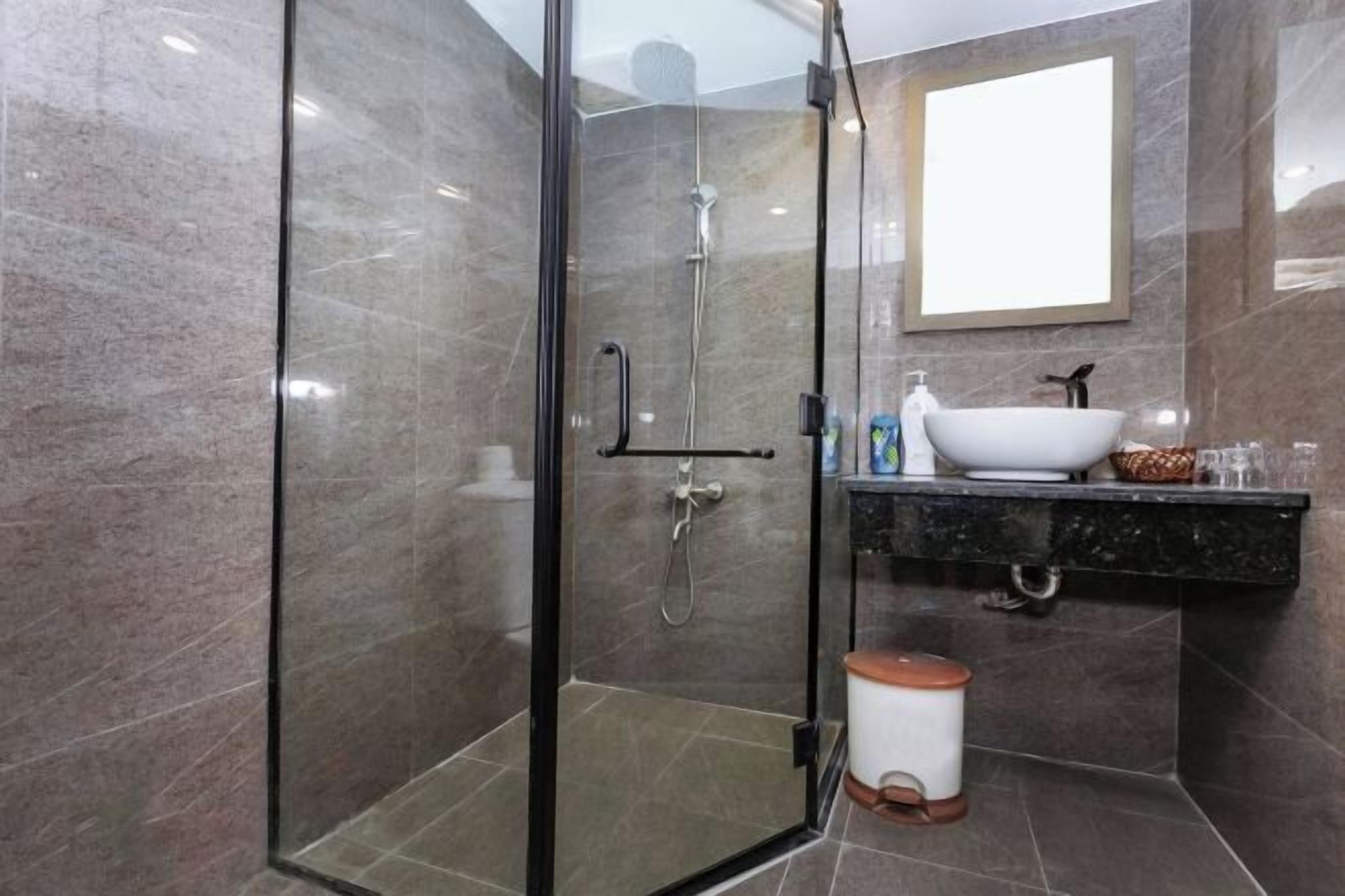 Salle de bain | Articles de toilette gratuits, sèche-cheveux, chaussons