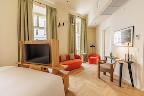 Wilde Bedroom | In-room safe, blackout drapes, iron/ironing board, travel crib - Wilde Aparthotels Vienna Fleischmarkt (Vienna)